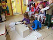 Šroubujeme, zatloukáme, vrtáme a řežeme -polytechnika ve školce